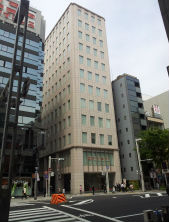 1階が愛知銀行です 当ビル4階受付